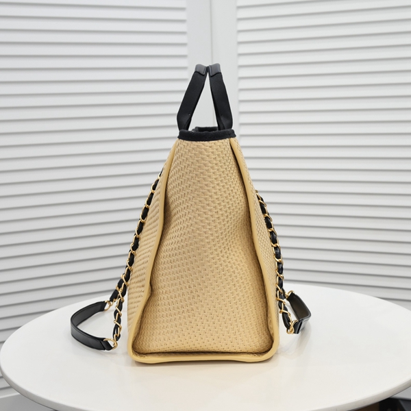 シャネルバッグ背面デザイン